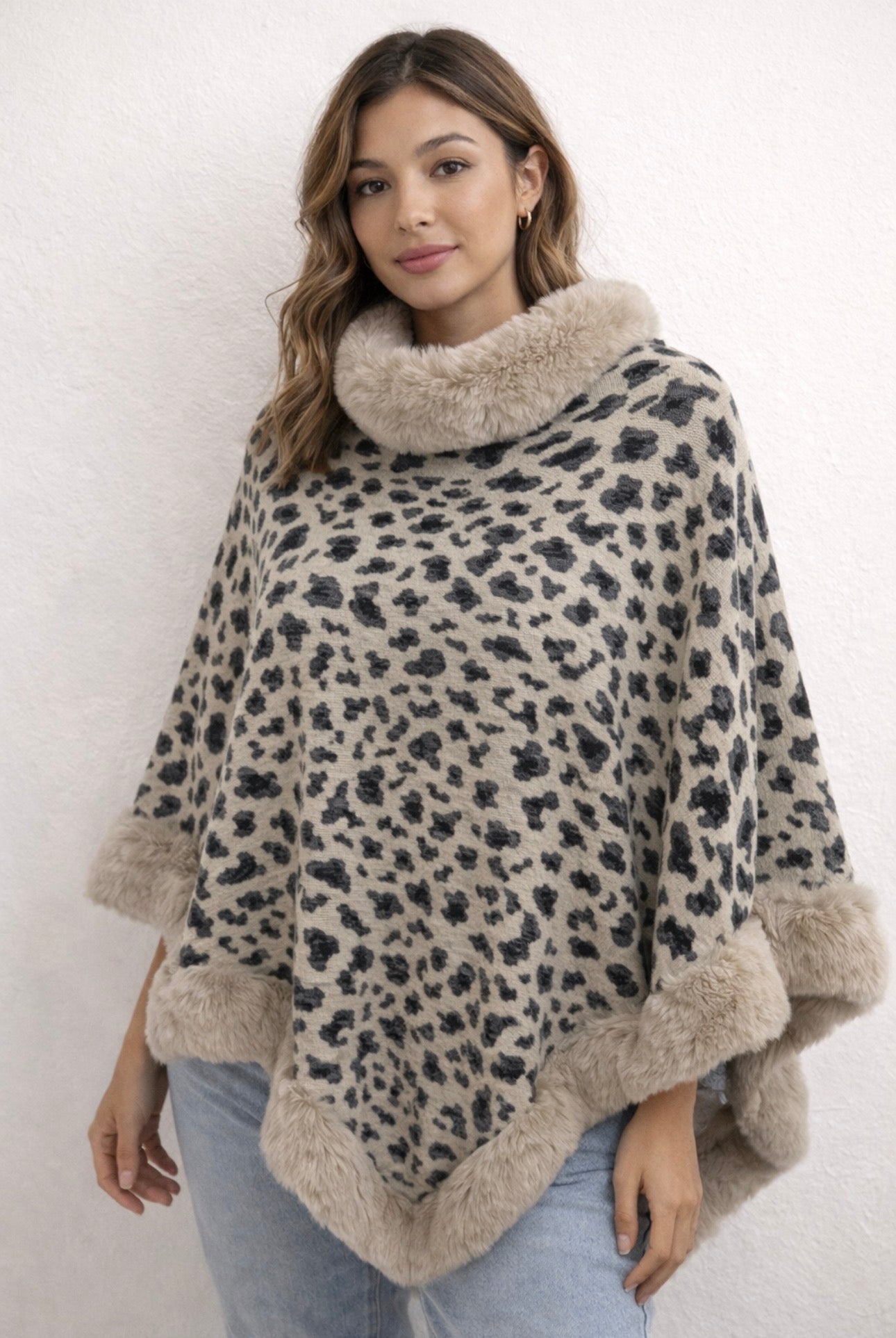 ✨ Poncho imprimé léopard à bordure fausse fourrure